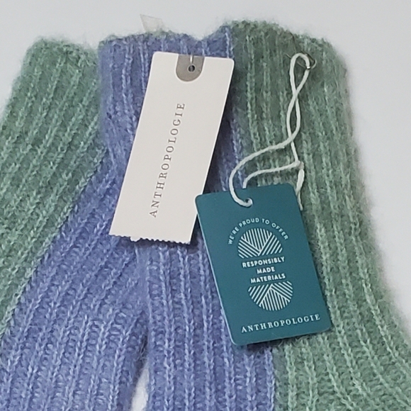 NWT Anthropologie Two-Tone Gloves Green Blue Winter Holiday Gift Soft - Picture 3 of 7